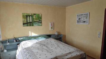 4 Schlafzimmer, Schreibtisch, WLAN, Bettwäsche