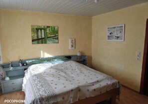 4 camere, una scrivania, Wi-Fi, lenzuola