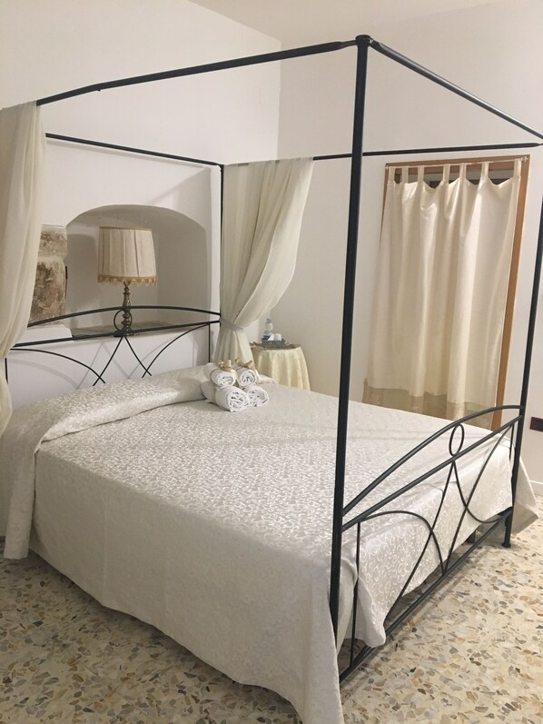 Habitación doble, 1 cama Queen size, para no fumadores (3) | Wifi gratis y ropa de cama