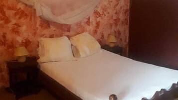 Deluxe Room, Non Smoking (AC) | Desk, free cribs/infant beds, rollaway beds, free WiFi