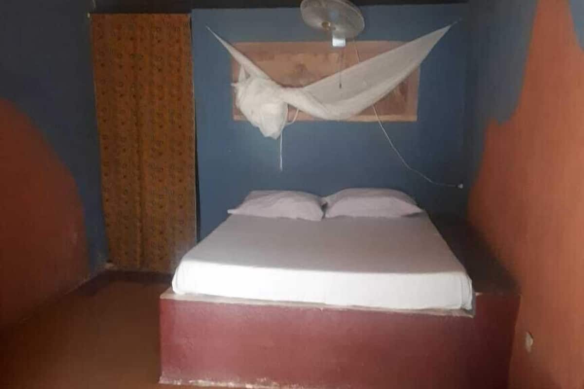 Deluxe Room, Non Smoking (Fan) | Desk, free cots/infant beds, rollaway beds, free WiFi