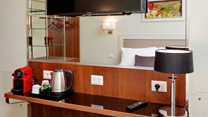 デラックス ダブルルーム | 高級寝具、羽毛の掛け布団、低反発ベッド、ミニバー