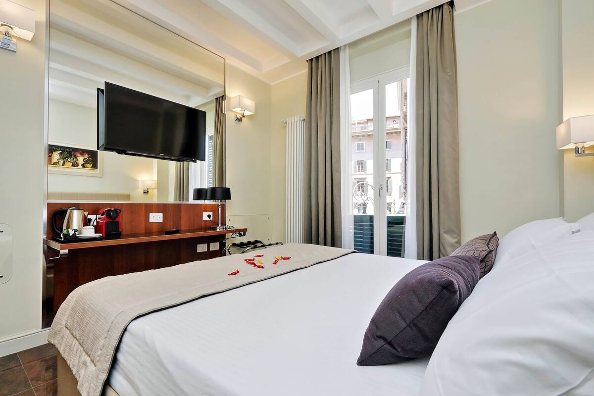 Superior Room | Premium bedding, down comforters, memory foam beds, minibar