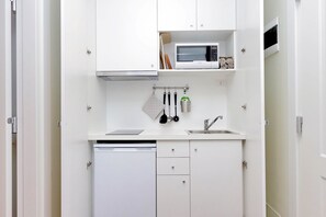 Family Room | Private kitchenette - Piazza Venezia Grand Suite (Rome)