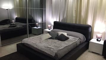 Camera Deluxe, bagno in camera | Minibar, una cassaforte in camera, con arredamento individuale