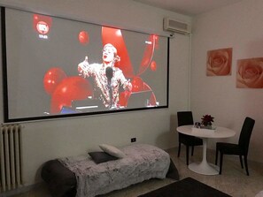 Deluxe Room, Ensuite | Living area | 42-inch flat-screen TV with satellite channels, TV - B&B del Benessere Beauty & Wellness (Maglie)