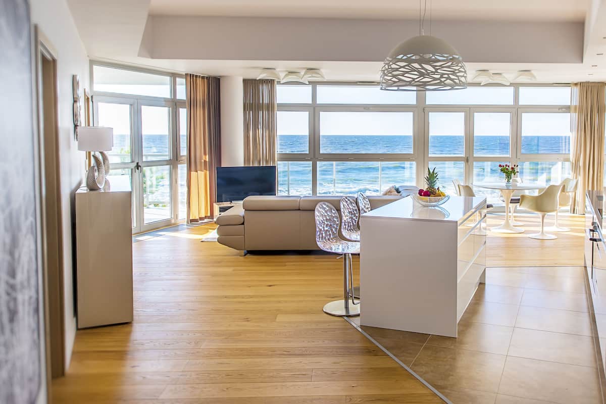 Luxus apartman, kilátással a tengerre (III) | 1 hálószoba és vasaló/vasalódeszka