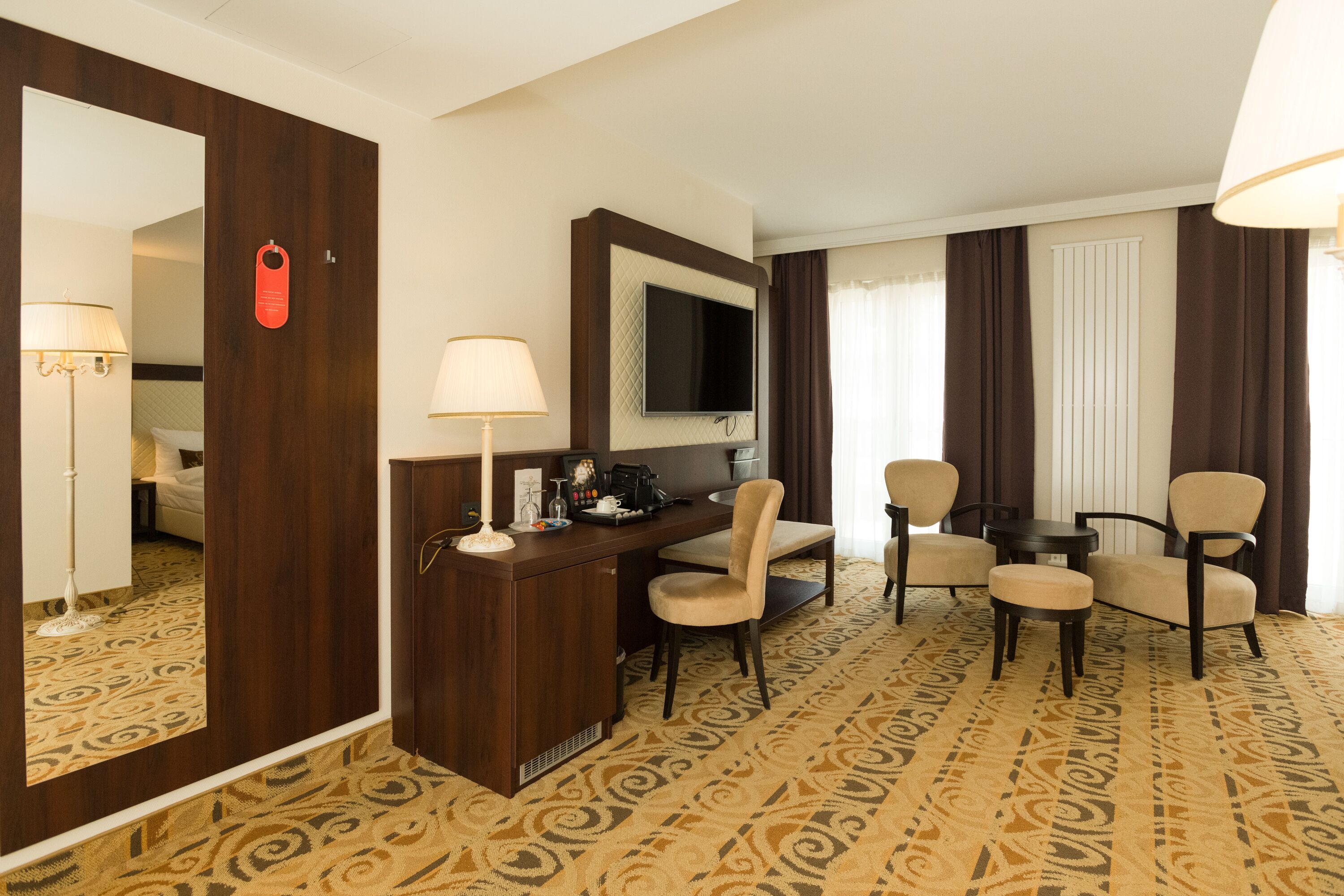 business double room | 1 bedroom, in-room safe, desk, soundproofing