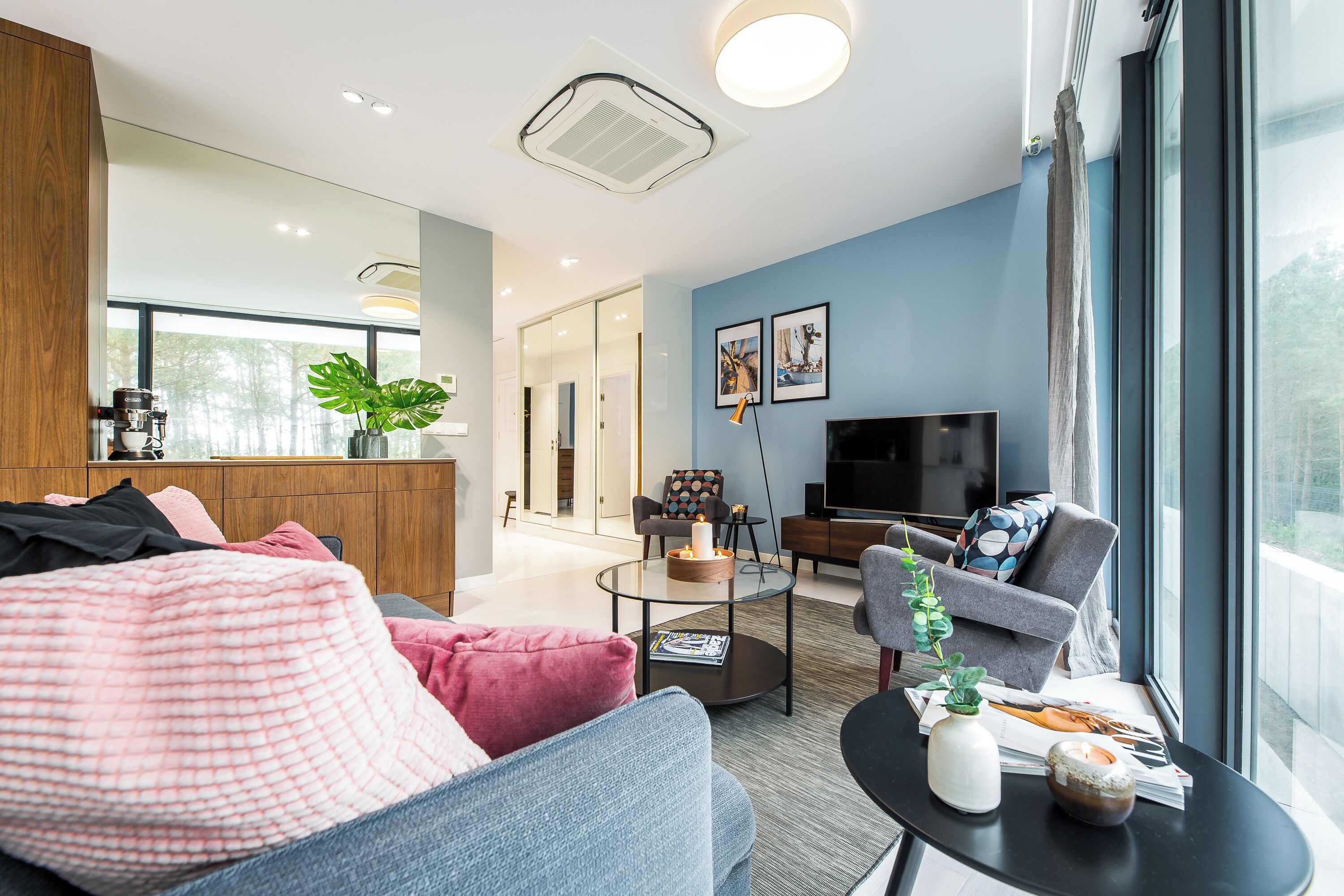 Deluxe Apartment, 2 Bedrooms (I) | Living area | Flat-screen TV