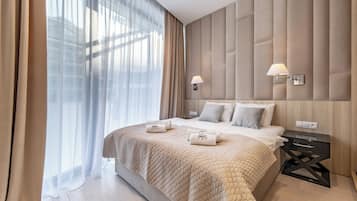 Deluxe Apartment, 2 Bedrooms (I) | Iron/ironing board, free WiFi, bed sheets