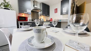 Premium Apartment, Private Bathroom, Courtyard View (LA 57 - First Floor) | Private kitchen