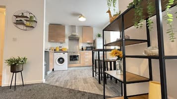 Apartment, Private Bathroom, Courtyard View (Top Floor - LA 35) | Shared kitchen