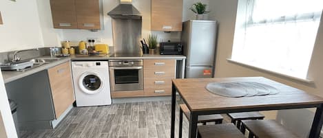 Apartment, eigenes Bad, Blick auf den Innenhof (Top Floor - LA 35) | Eigene Küche