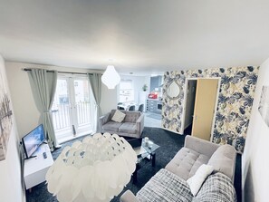 Premium Apartment, Private Bathroom, Courtyard View (LA 57  - First Floor) | Interior - Grand Central Littleover Deluxe (Derby)
