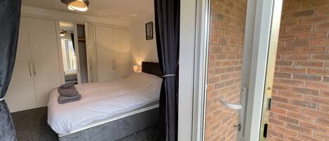 Apartment, Private Bathroom, Courtyard View (Top Floor - LA 35) | 2 bedrooms