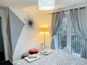 Premium-Apartment, eigenes Bad, Blick auf den Innenhof (LA 57  - First Floor)