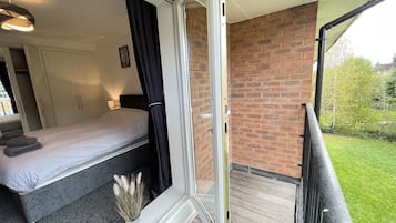 Apartment, Private Bathroom, Courtyard View (Top Floor - LA 35) | Balcony view