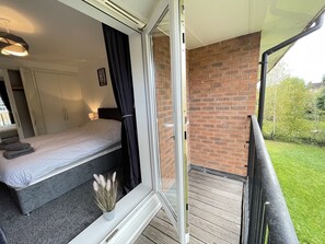 Apartment, Private Bathroom, Courtyard View (Top Floor - LA 35) | Balcony view - Grand Central Littleover Deluxe (Derby)