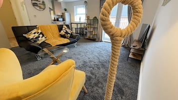 Apartment, Private Bathroom, Courtyard View (Top Floor - LA 35) | Interior