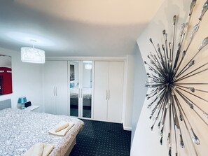 Premium Apartment, Private Bathroom, Courtyard View (LA 57  - First Floor) | Interior