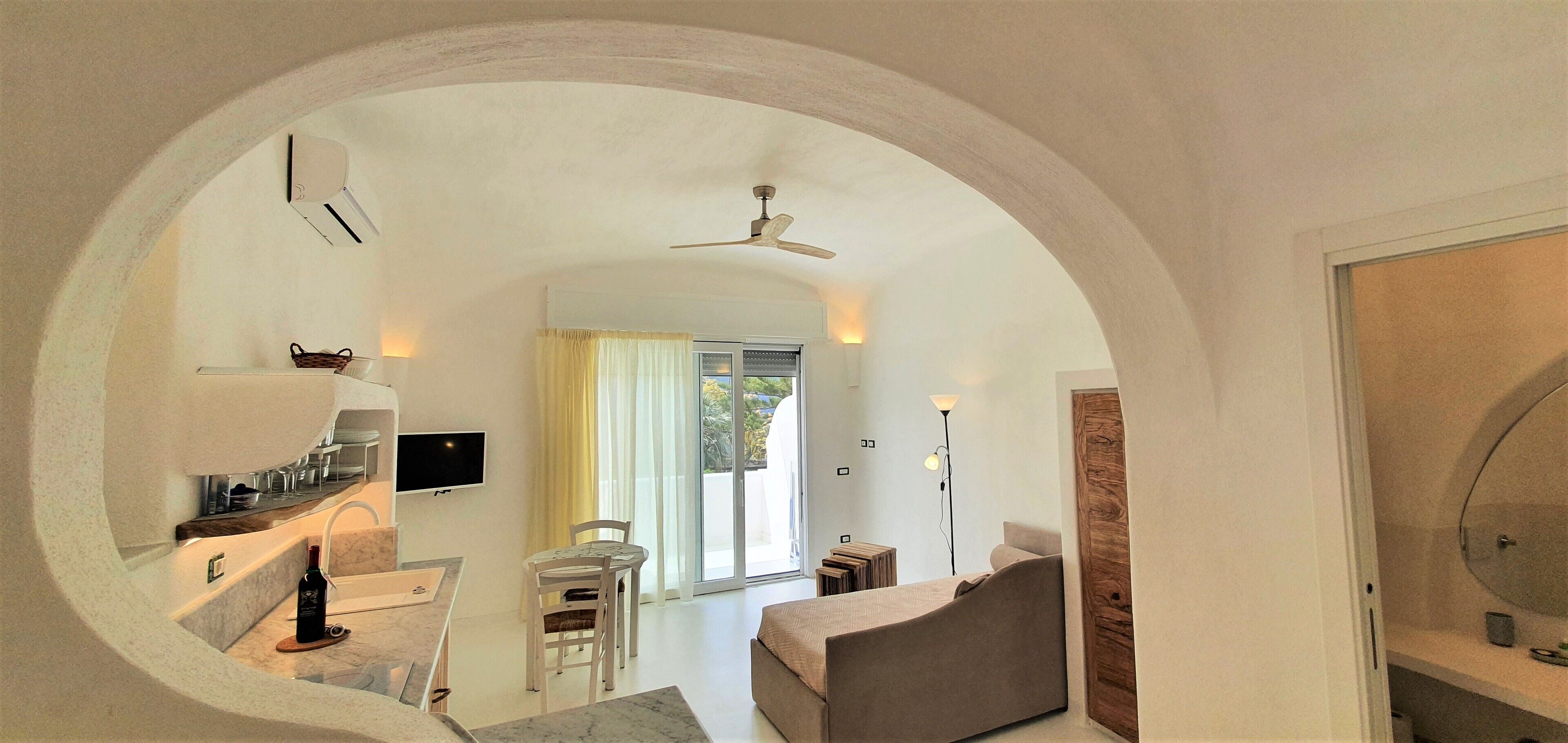 公寓, 1 间卧室, 阳台 | 起居区 | 42-英寸纯平电视 （配备卫星频道）、电视