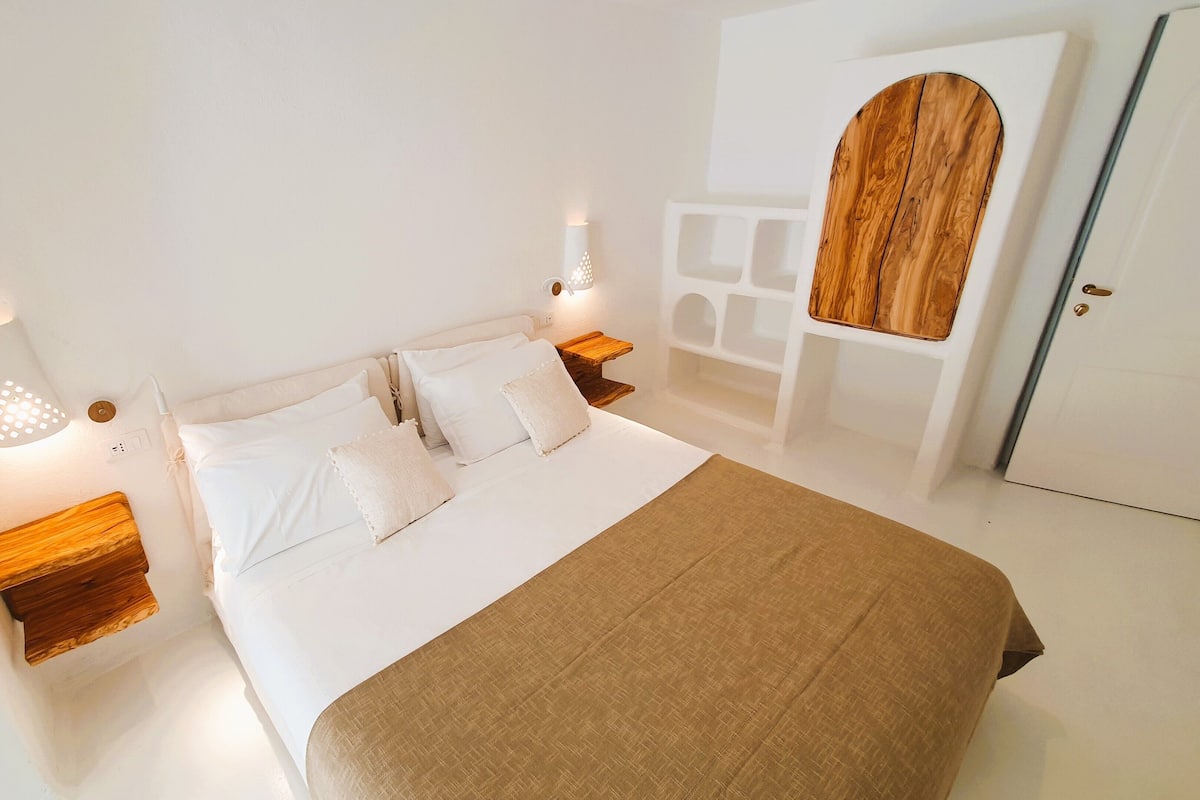Premium Studio | 1 bedroom, premium bedding, down comforters, in-room safe