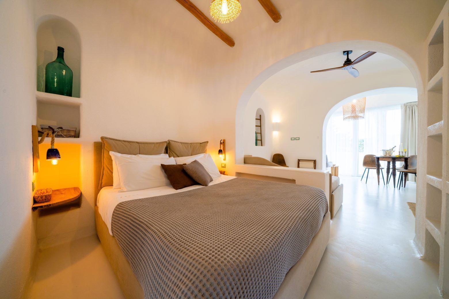 Deluxe studio | Luxe beddengoed, donsdekens, een kluis op de kamer