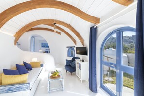 Toetasjesleilighet | Oppholdsområde | En 42-tommers Flatskjerm-TV med Parabol-TV samt TV