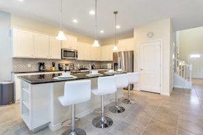 Superior House, 6 Bedrooms, Private Pool | Private kitchen