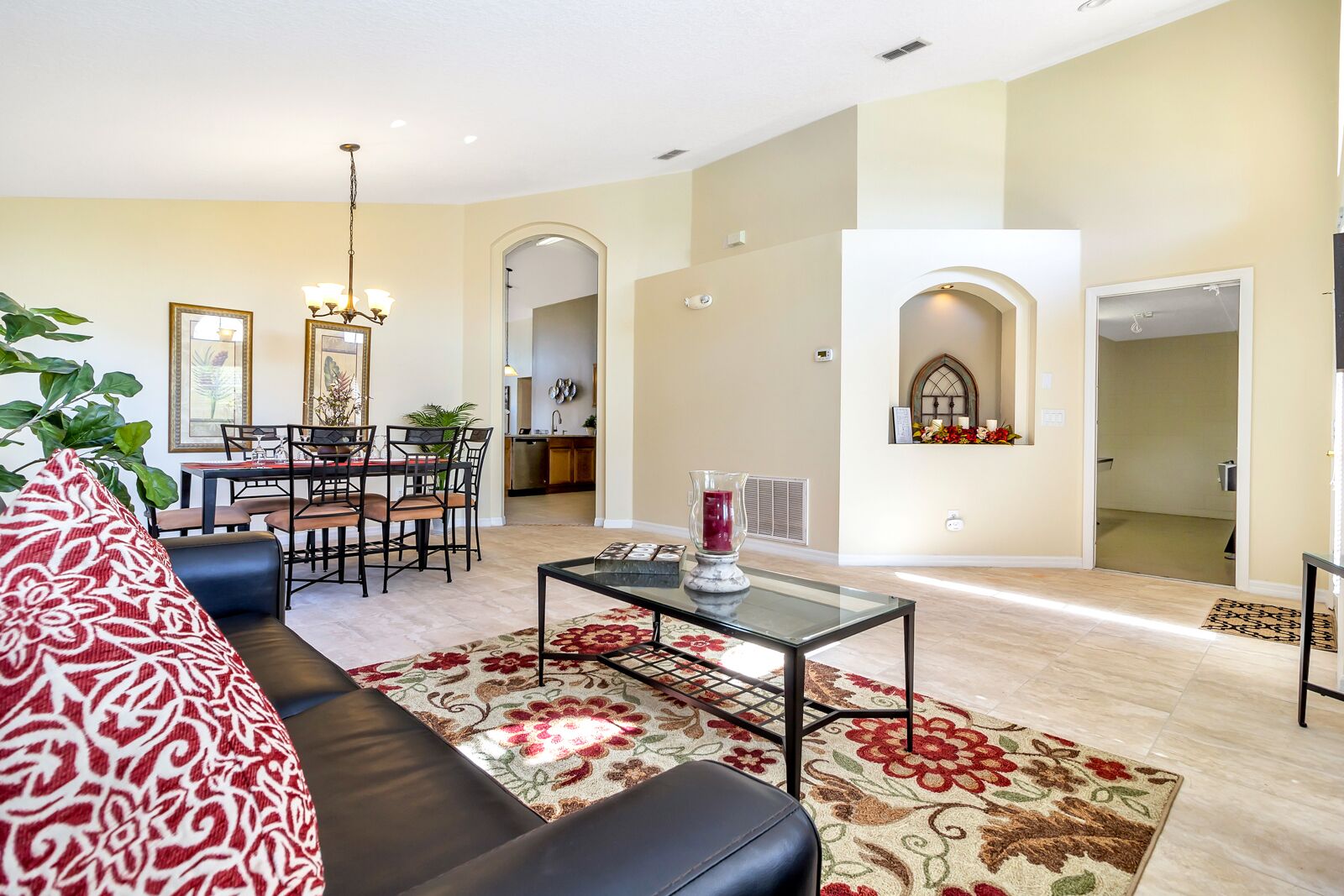 Casa (4 Bedrooms) | Sala de estar | TV, console de videogame, pebolim, mesa de pingue-pongue