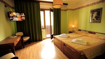 Superior Room | In-room safe, desk, free cots/infant beds, rollaway beds