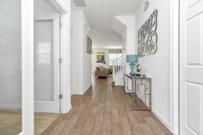 Interior - Davenport - Stunning 6bd/5ba Poolhome - #6av331 (Davenport)