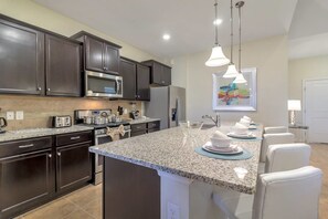獨棟房屋 (5 Bedrooms) | 私人廚房 | 電冰箱、微波爐、烤箱、爐台