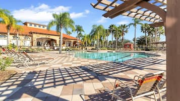 Piscina externa, piscina aquecida