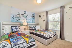 Maison (Multiple Bedrooms) | 8 chambres, décoration personnalisée, ameublement personnalisé, bureau