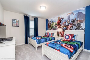 Hus (6 Bedrooms) | 6 sovrum, individuell inredning, unika möbler och skrivbord