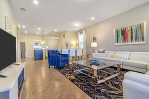 House (Multiple Bedrooms) | Living room