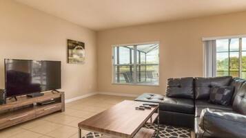 House (5 Bedrooms) | Living room | 40-inch TV with cable channels