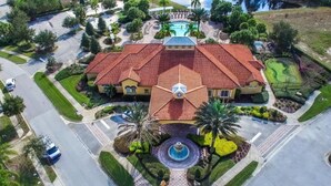 An aerial view of a large building with a central courtyard, a swimming pool, and a fountain. - Watersong - 6bd/5.5ba Pool Home #6wr120 (Davenport)