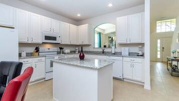 House (6 Bedrooms) | Private kitchen | Microwave, oven, stovetop, dishwasher