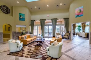 House (6 Bedrooms) | Living room