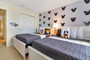 5 bedrooms, individually decorated, individually furnished, desk - Solterra Resort - Lovely 5bd/4ba Pool Home #5st429 (Davenport)