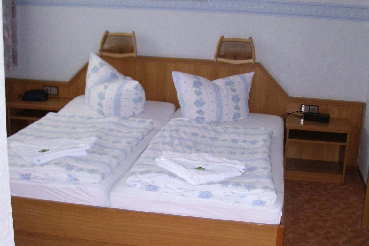 Triple Room | Desk, WiFi (free)