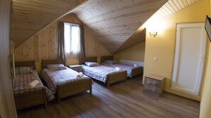 Habitación cuádruple clásica | Tabla de planchar con plancha y wifi gratis