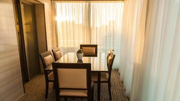 Business Suite, Terrace, Sea View | Dining room