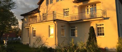 Fachada del alojamiento - Noche