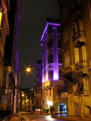 Front of property - evening/night - Ar Suites Taksim (Istanbul)