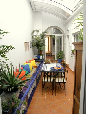 Coin salon dans le hall