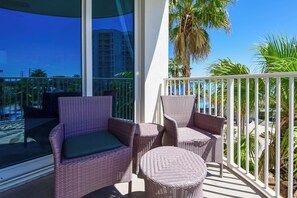Property grounds - Open-concept, 2-bed condo w/private balcony & pool view! (Destin)