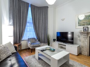 Lounge - Spacious Centrally Located One Bed (London)